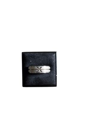 Size 5.5 Men's Silver-Tone Cross Accent Band Ring